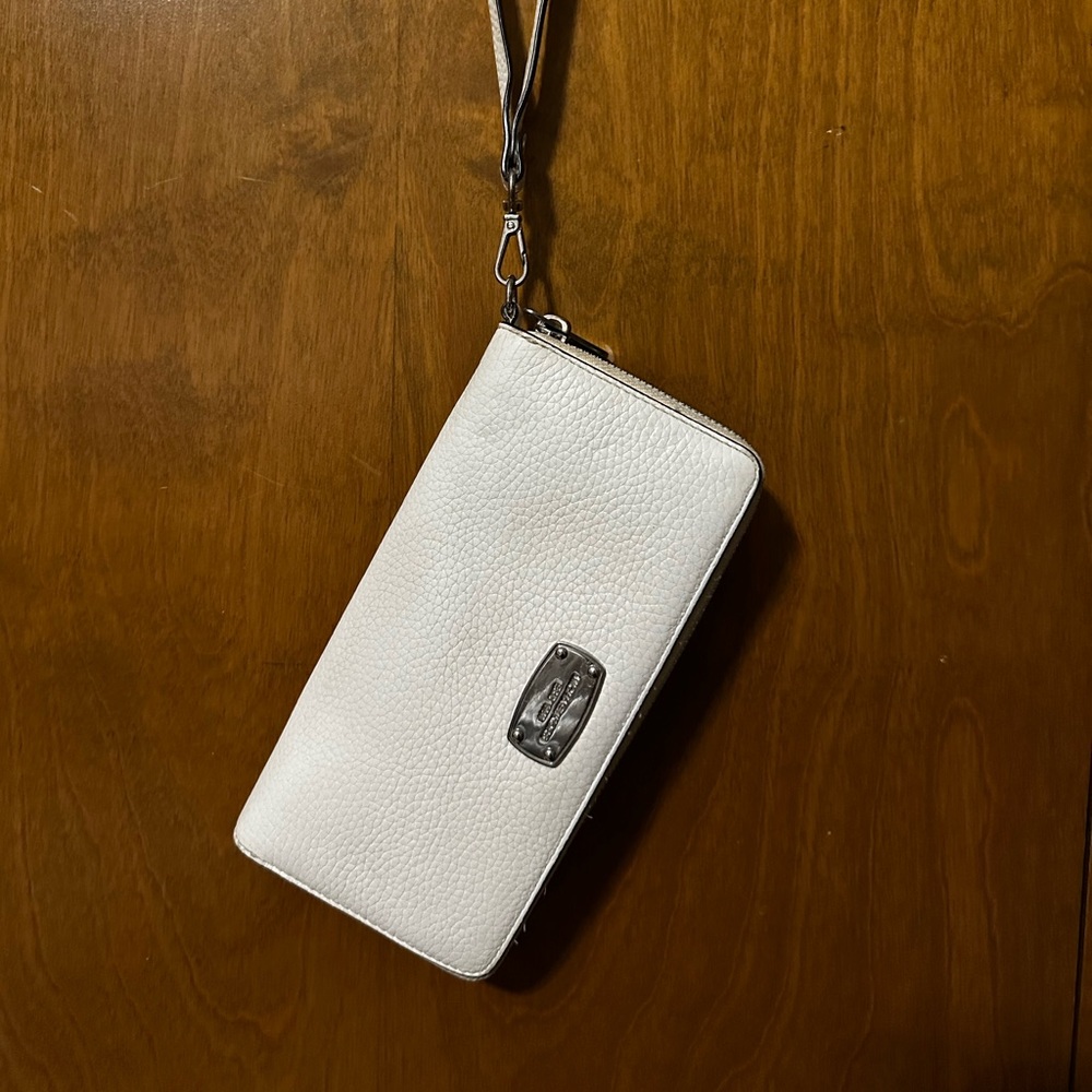 michael kors white zip wallet